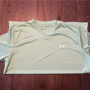 Men’s Under Armour V Neck Tshirt, size XL